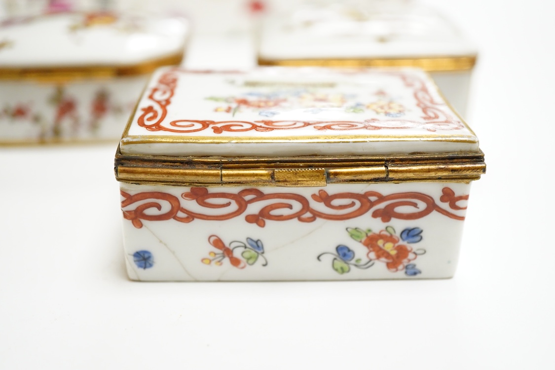 Three early 20th century French porcelain snuff boxes with floral decoration, 7cm wide
